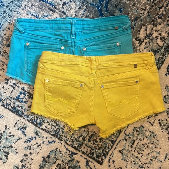 Almost Famous Short Jean Shorts, 2-Pack - Picture 2 of 4